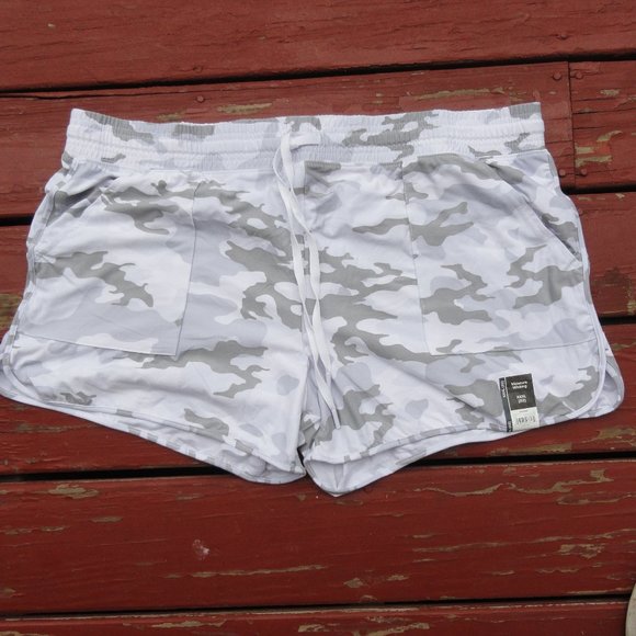 Athletic Works White Camo Gym moisture wicking Shorts, sz22~Soft~NWT~Per… - Picture 1 of 5